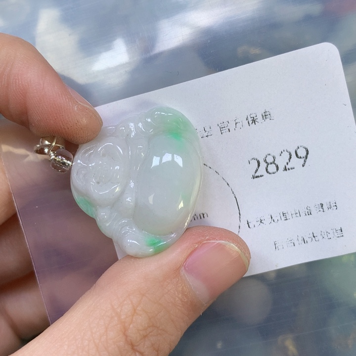 翡翠挂件未镶嵌翡翠