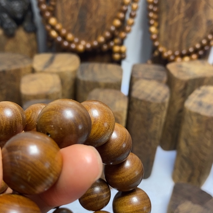 启***缘木印度老山檀18手串