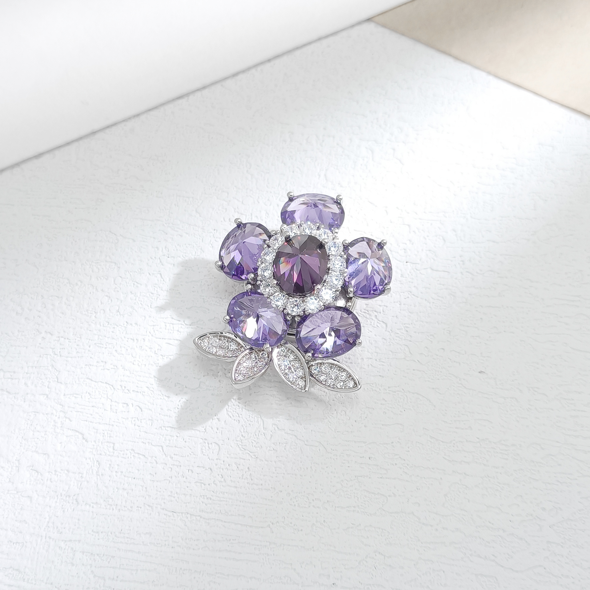 铜合金合成锆石胸针 VWBM-009903【幽梦汀兰】胸针简约精致时尚