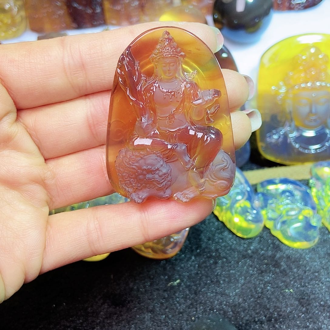 琥珀颈饰未镶嵌文殊菩萨