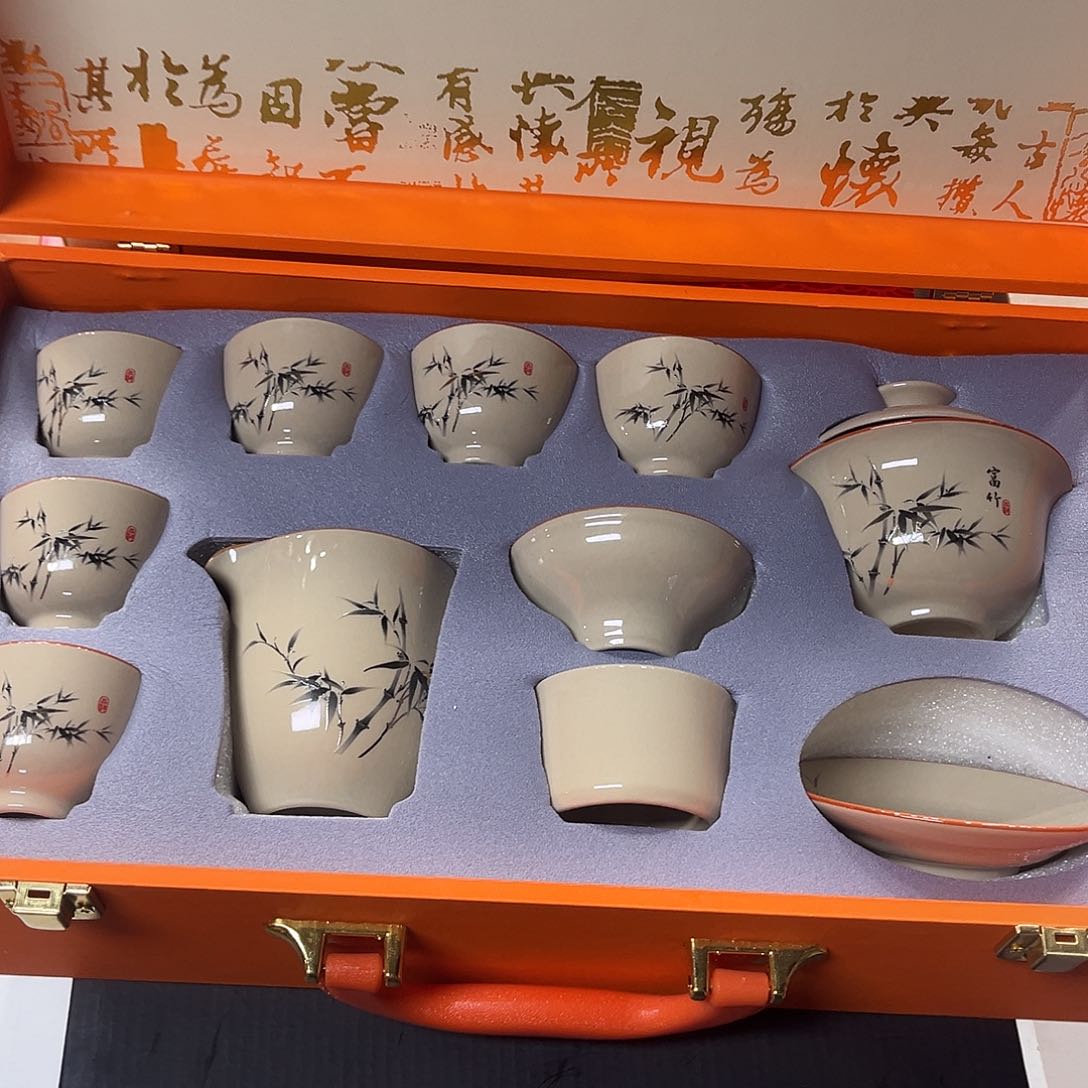 孤品茶具套装等。        