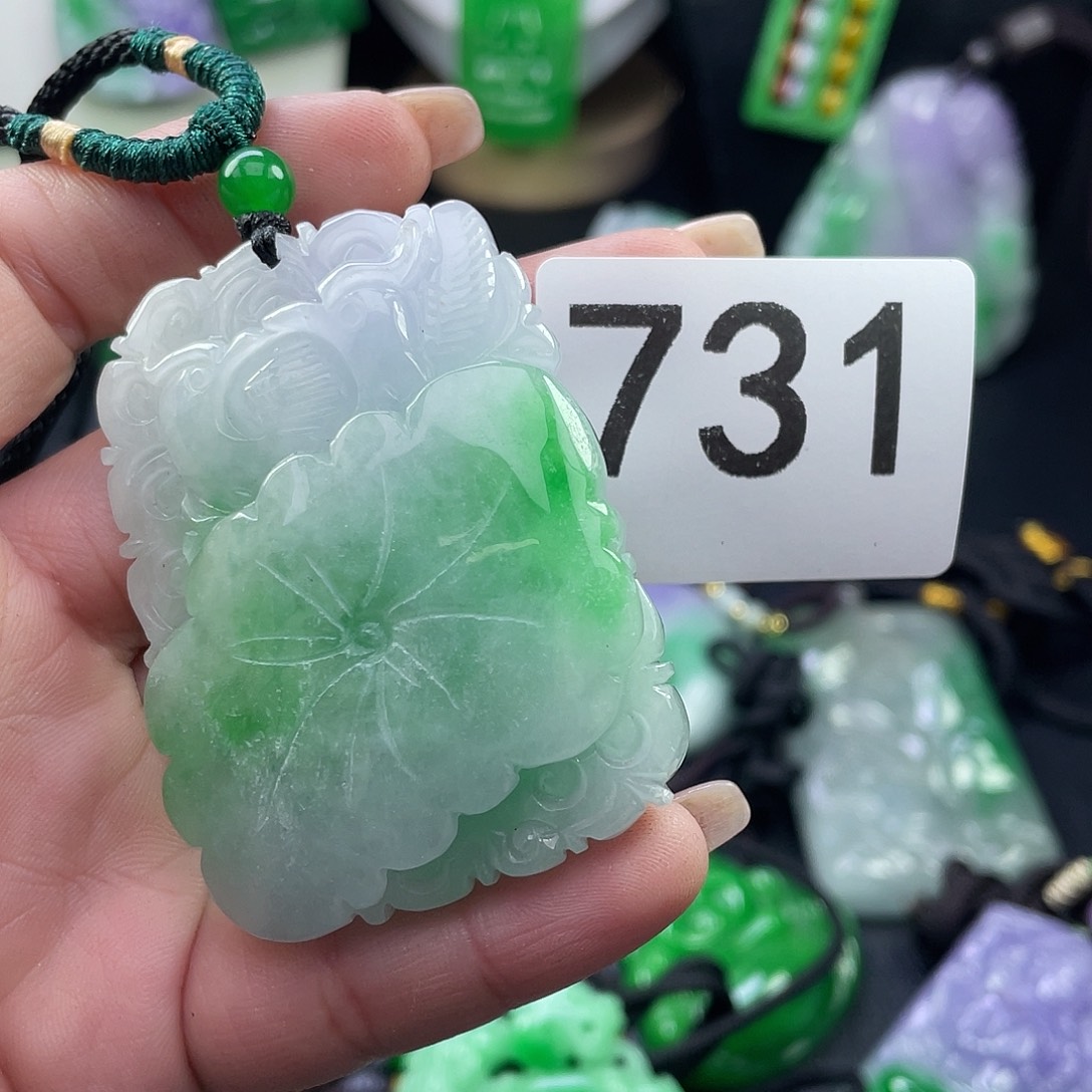翡翠未镶嵌吊坠(赠链)