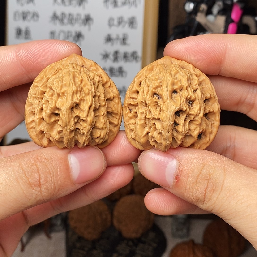 文玩核桃吊坠霞云岭