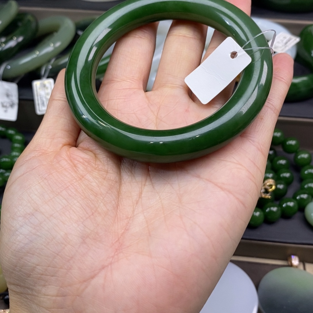 和田玉未镶嵌手镯