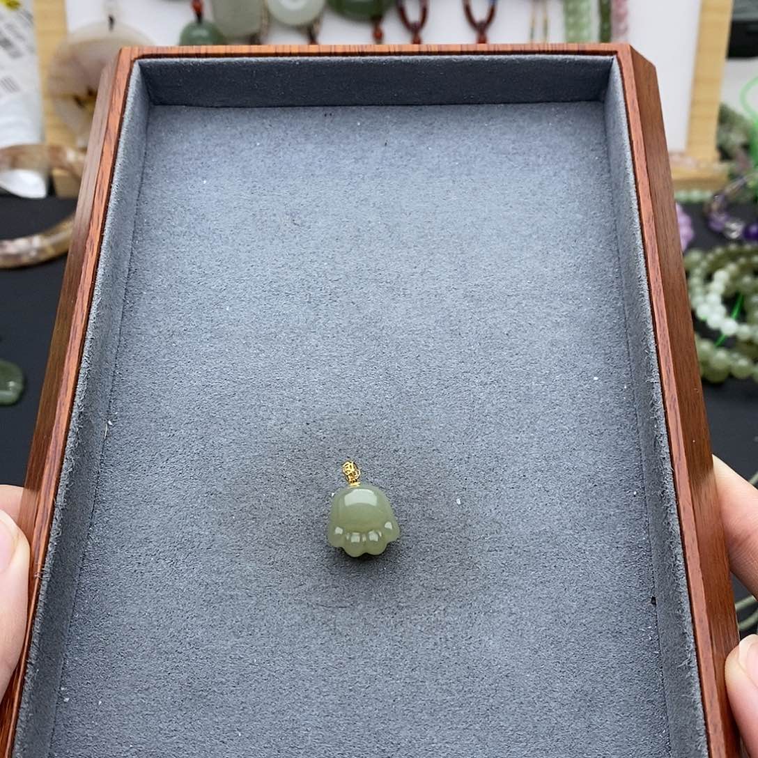 和田玉吊坠(不含链)18K金镶嵌