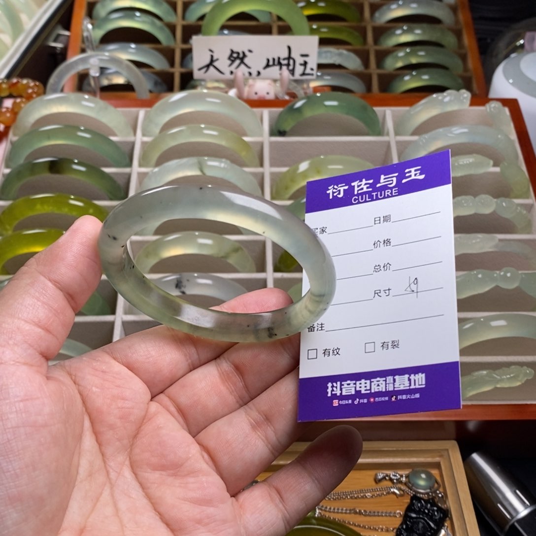 蛇纹石玉手镯未镶嵌下****逢