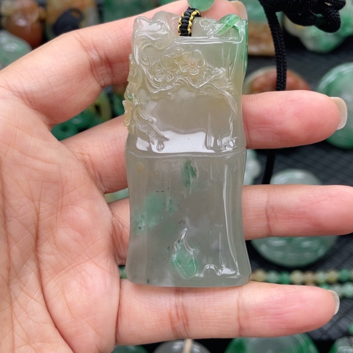 石英质玉未镶嵌颈饰