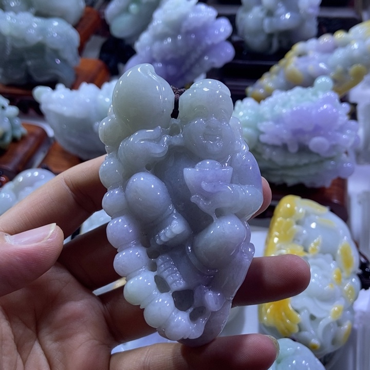 翡翠未镶嵌把件灵童