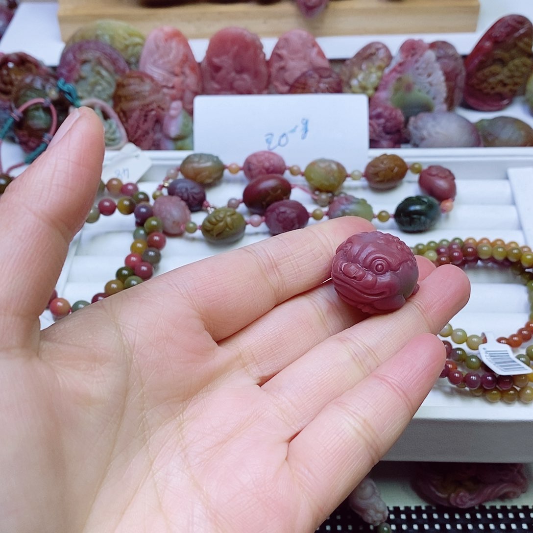 玛瑙/玉髓盐源玛瑙吊坠未镶嵌