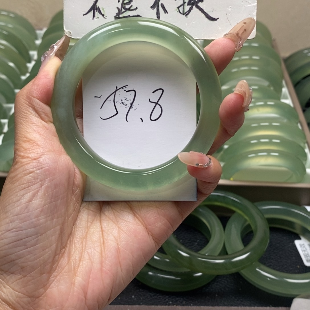 蛇纹石玉手镯未镶嵌