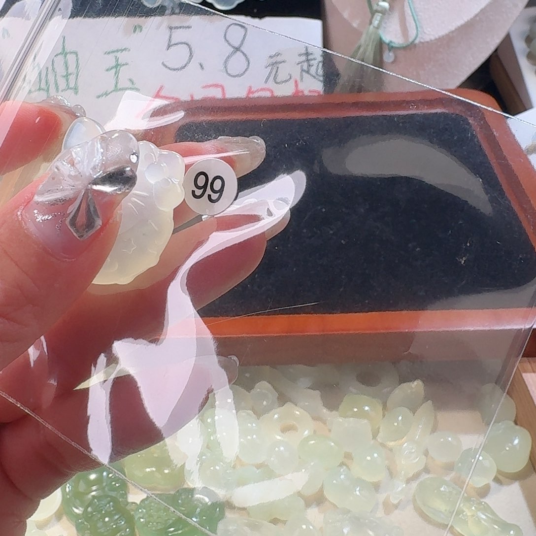 蛇纹石玉颈饰合金精美礼品