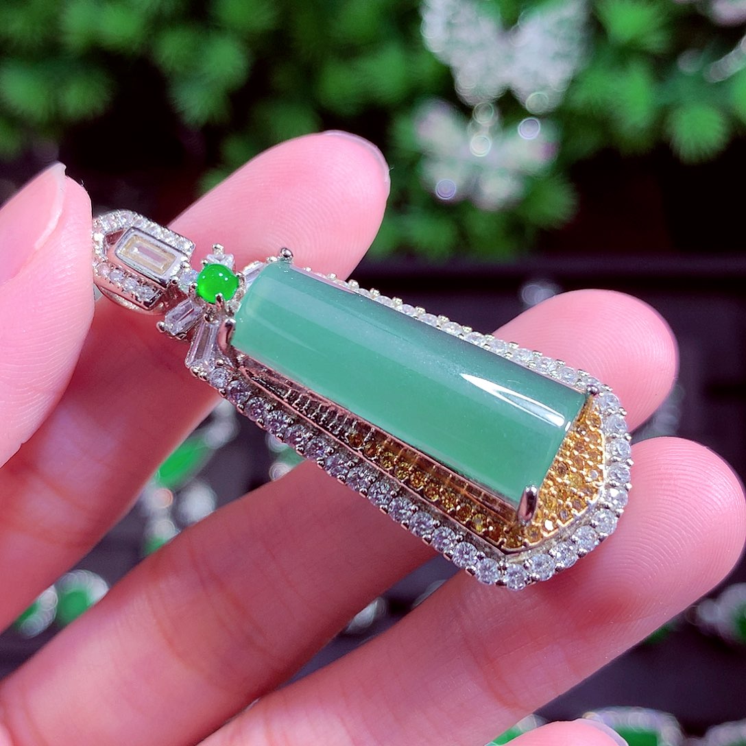 颈饰未镶嵌翡翠天然