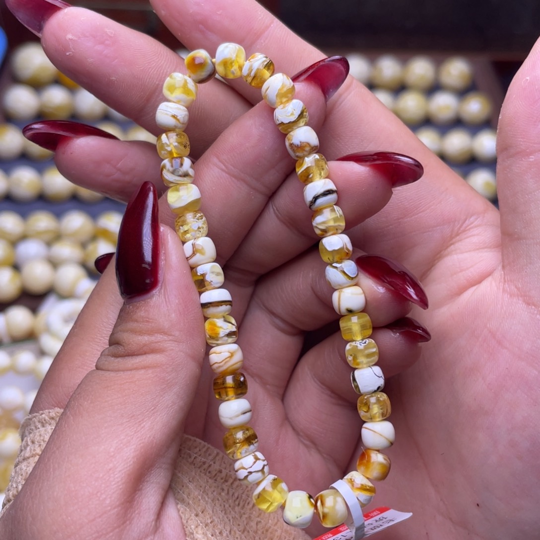 琥珀未镶嵌裸石琥珀