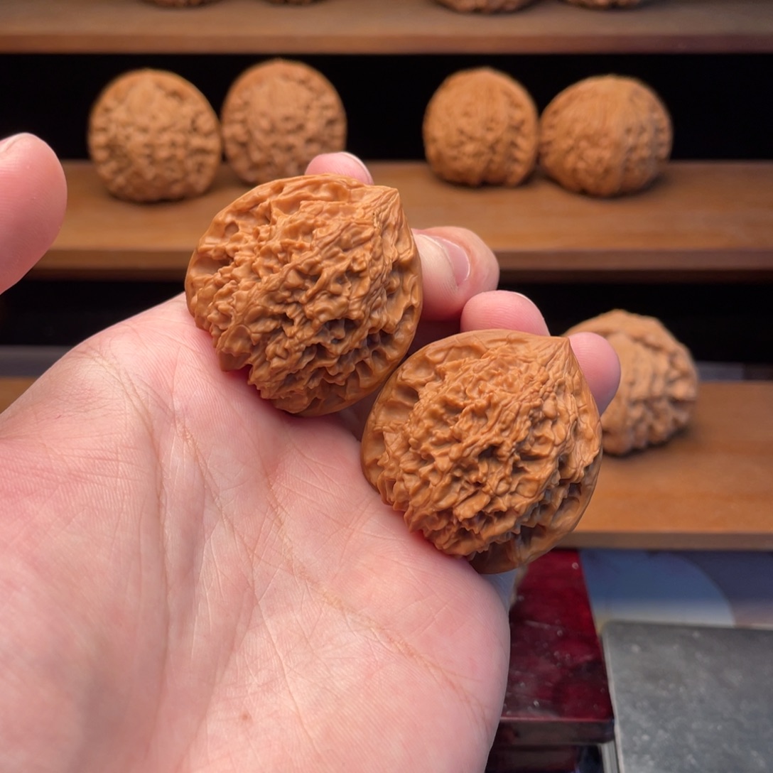 文玩核桃把件38原装红皮满天星40克