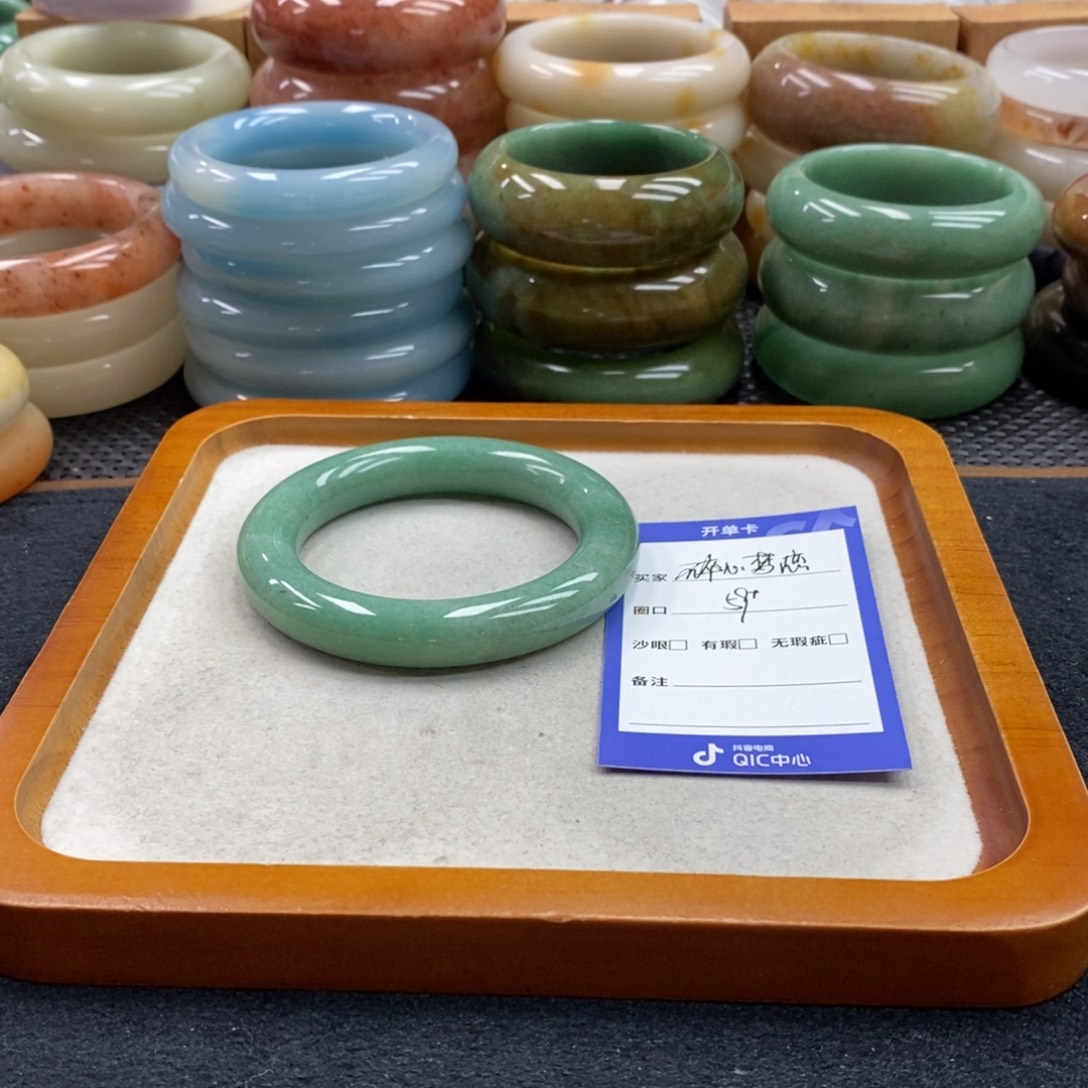 碎***恋石英质玉手镯未镶嵌