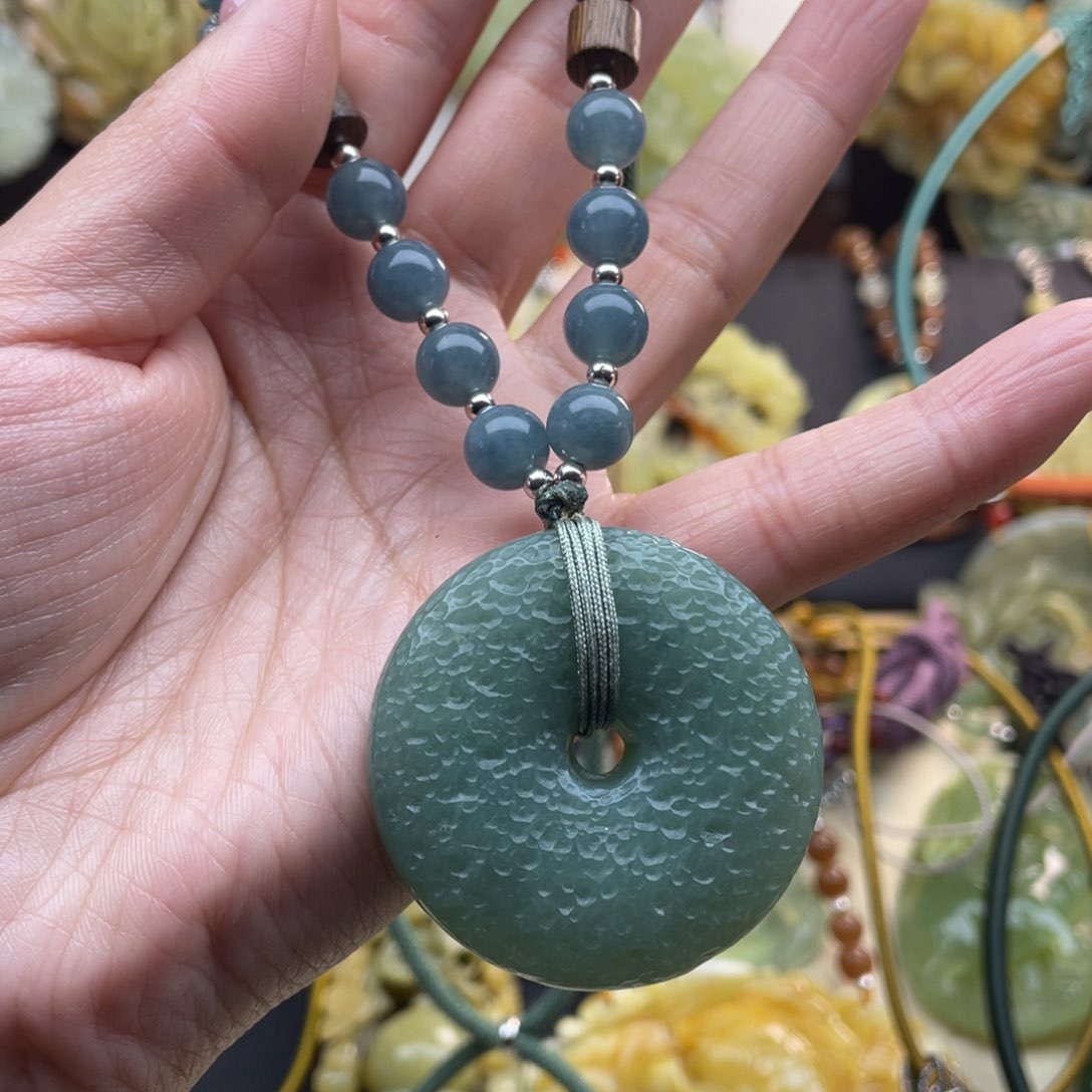 蛇纹石玉颈饰未镶嵌