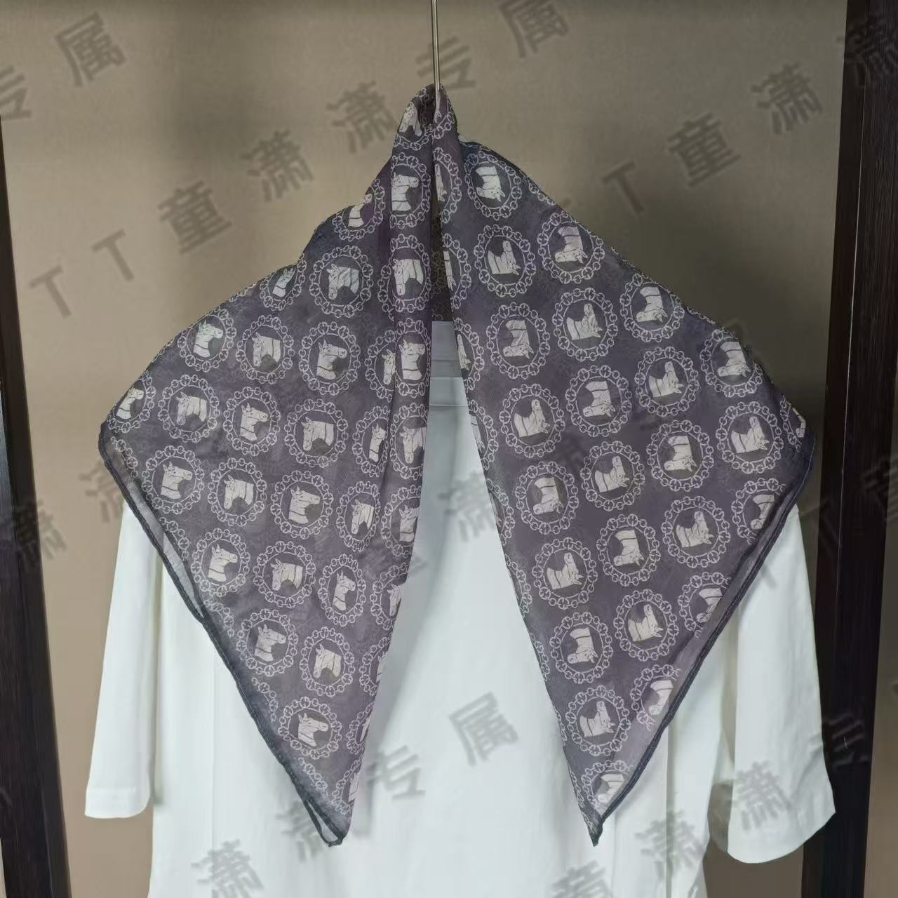 （紫色徽章小马）方格绸围巾65*65左右方巾