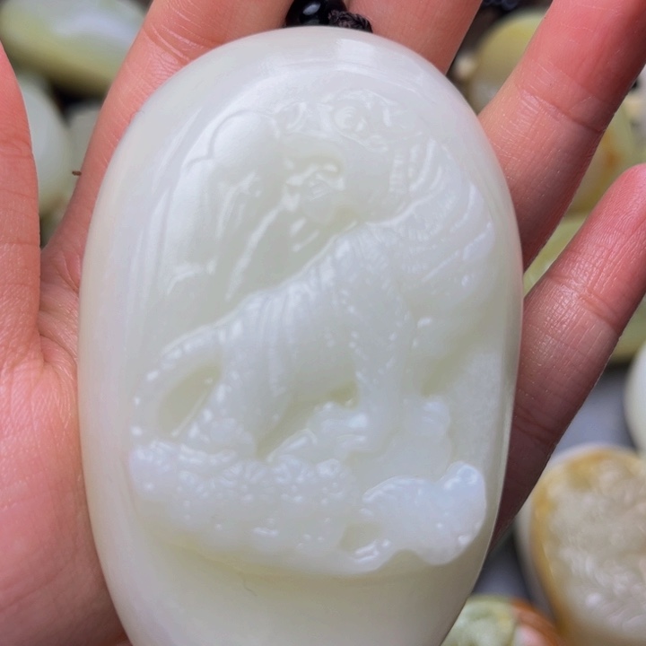 和***气石材石材方解石手把件