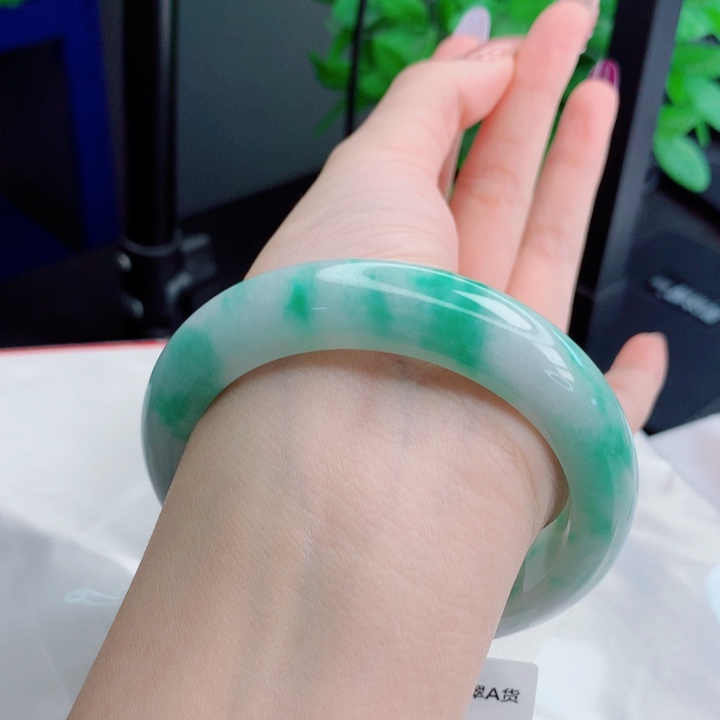 翡翠未镶嵌手镯60圈