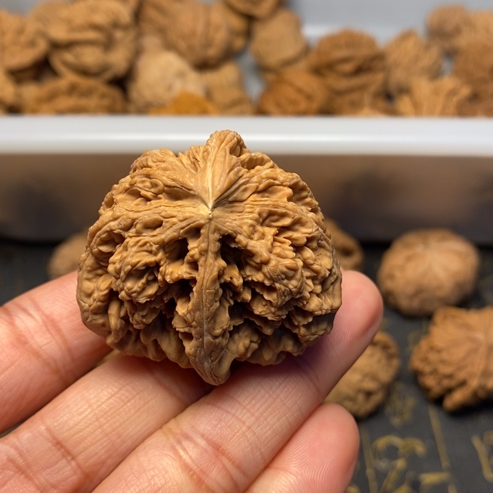 嗷***哦文玩核桃吊坠文玩核桃异形单只