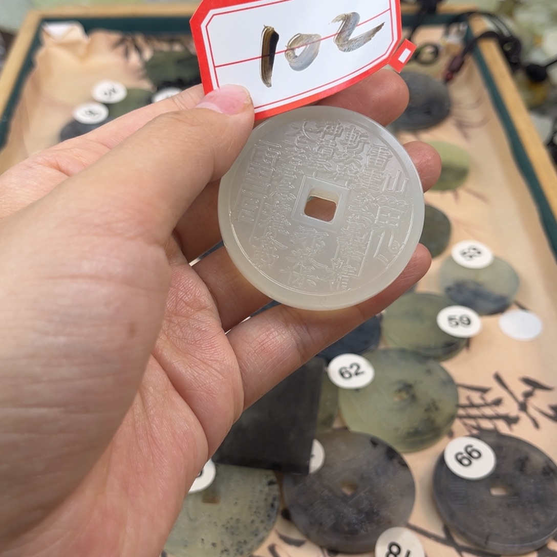 蛇纹石玉颈饰未镶嵌無***达102