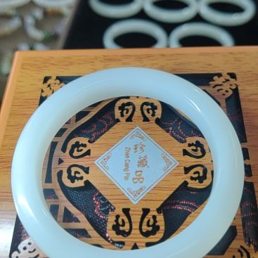 和田玉（白玉）未镶嵌手镯