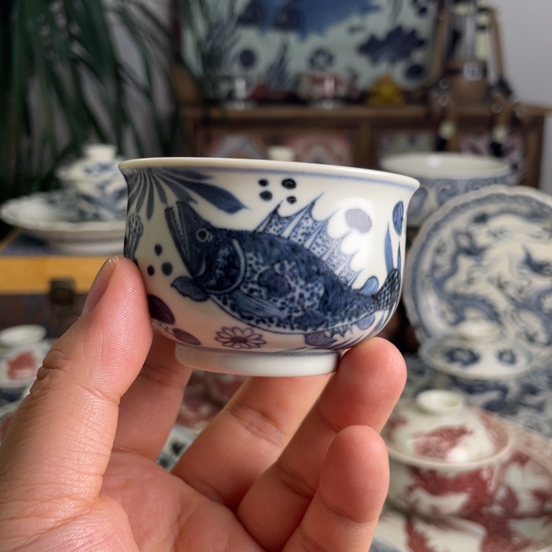 元青花鱼藻纹杯子