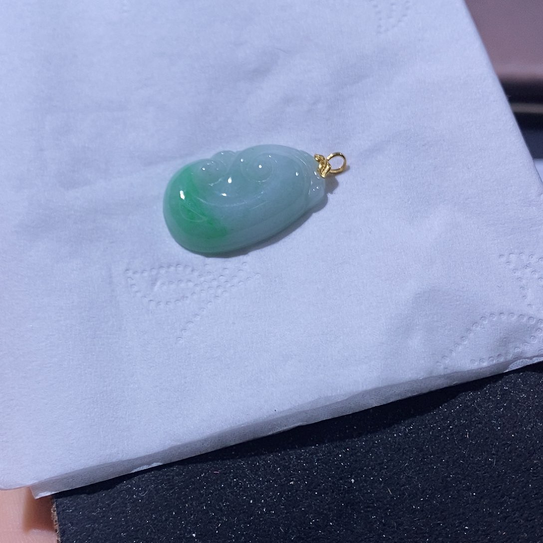 翡翠吊坠(不含链)18K金镶嵌