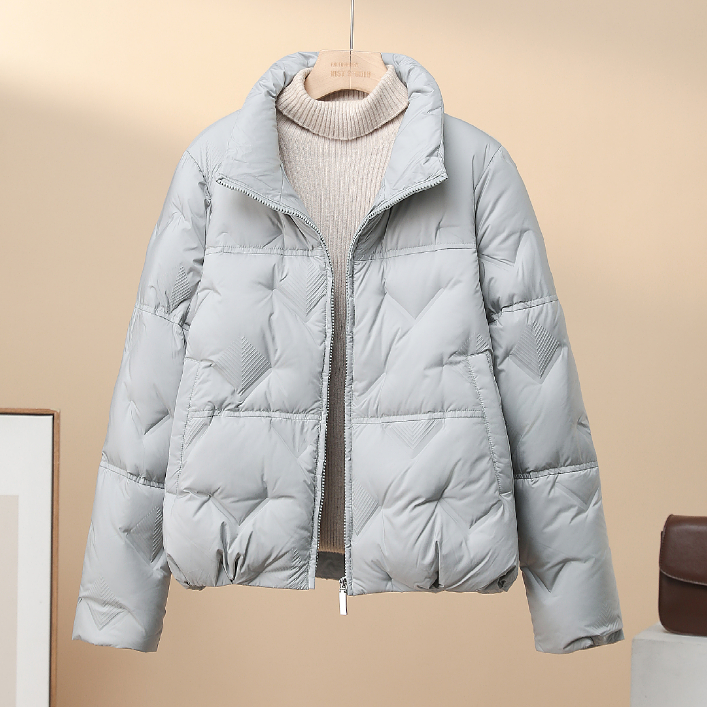 90白鸭绒轻薄羽绒服女短款2025年新款秋冬时尚小个子保暖爆款外套