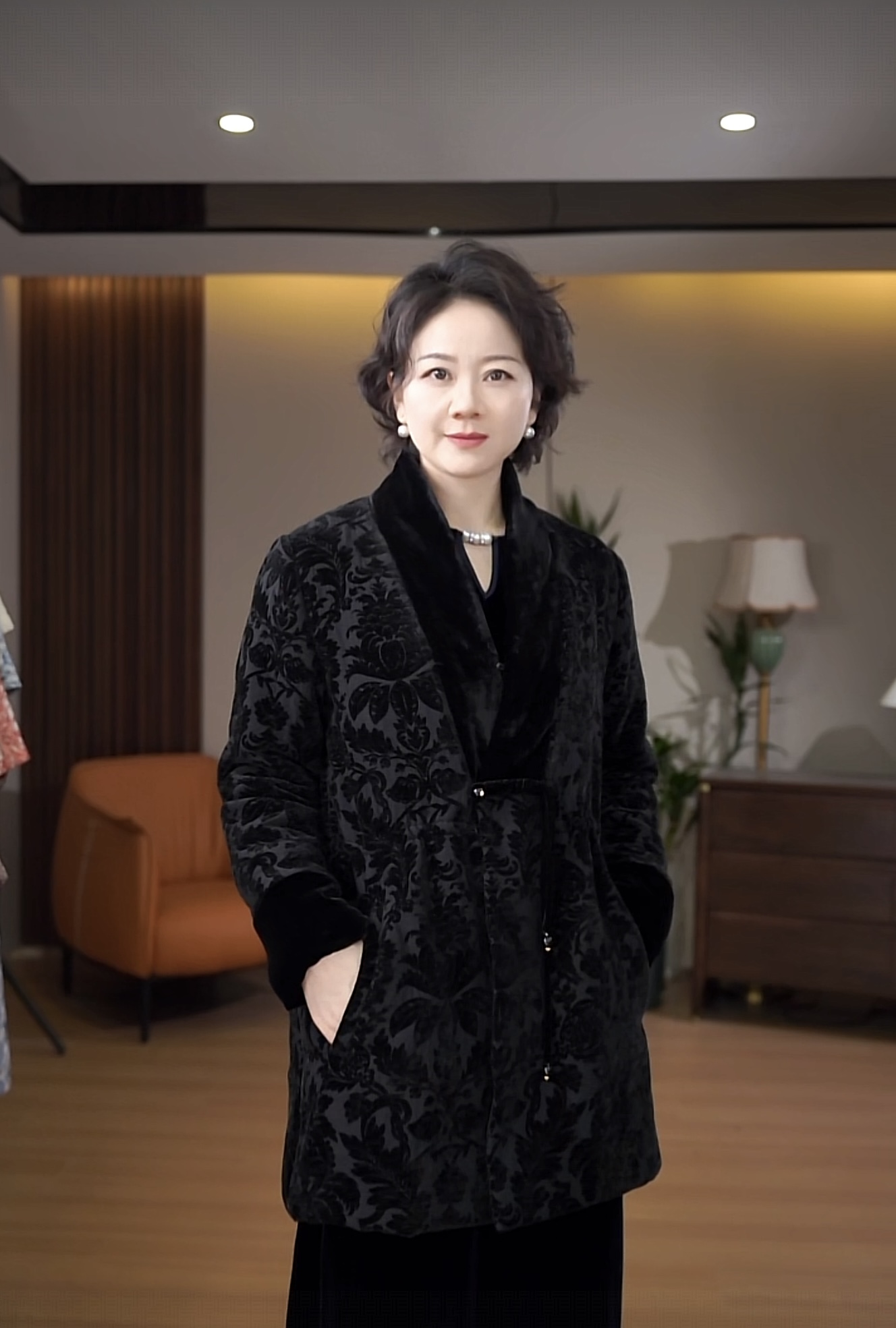 黑色印花v领保暖上衣m75