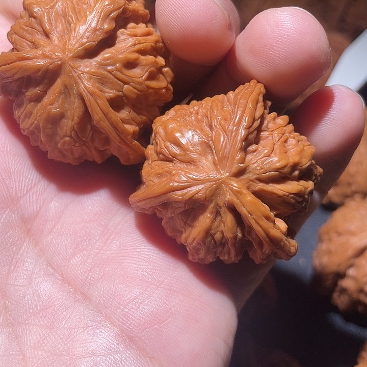 宏***司文玩核桃吊坠亲亲亲亲