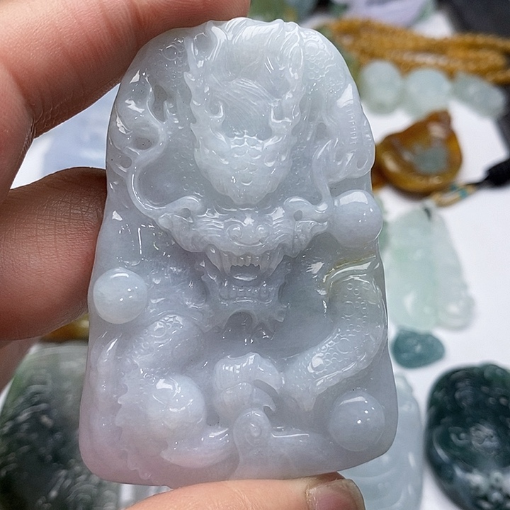 翡翠未镶嵌颈饰龙牌