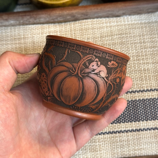 【鼠】宜兴全手工紫砂茶具 原矿紫玉金砂泥料刻绘鼠主人杯品茗杯