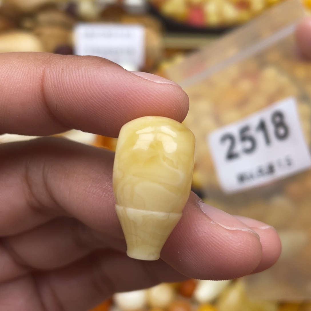 蜜蜡珠宝奇石未镶嵌小坑13.7 