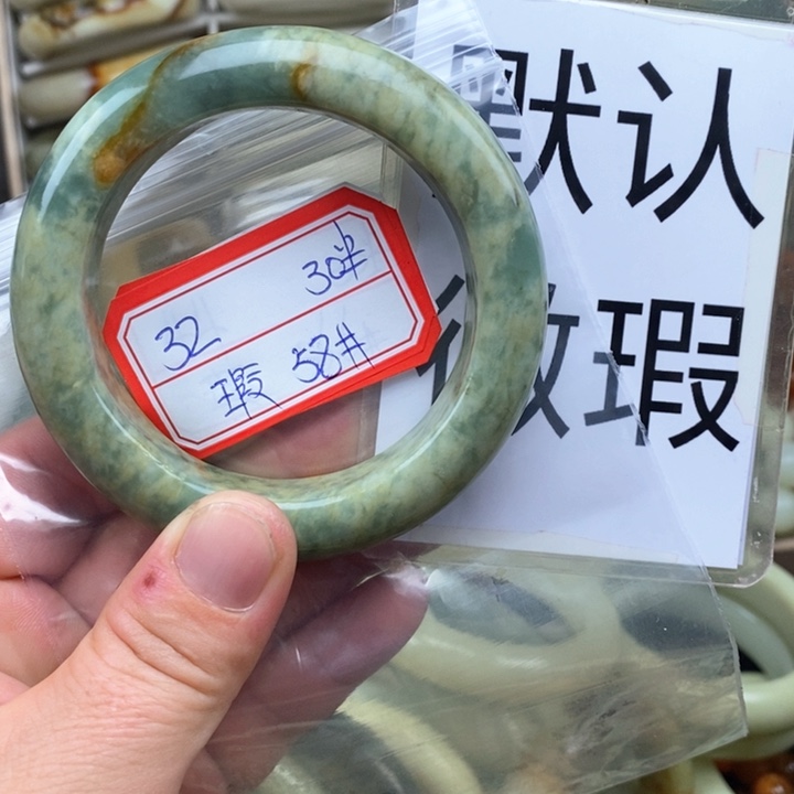 未镶嵌蛇纹石玉颈饰
