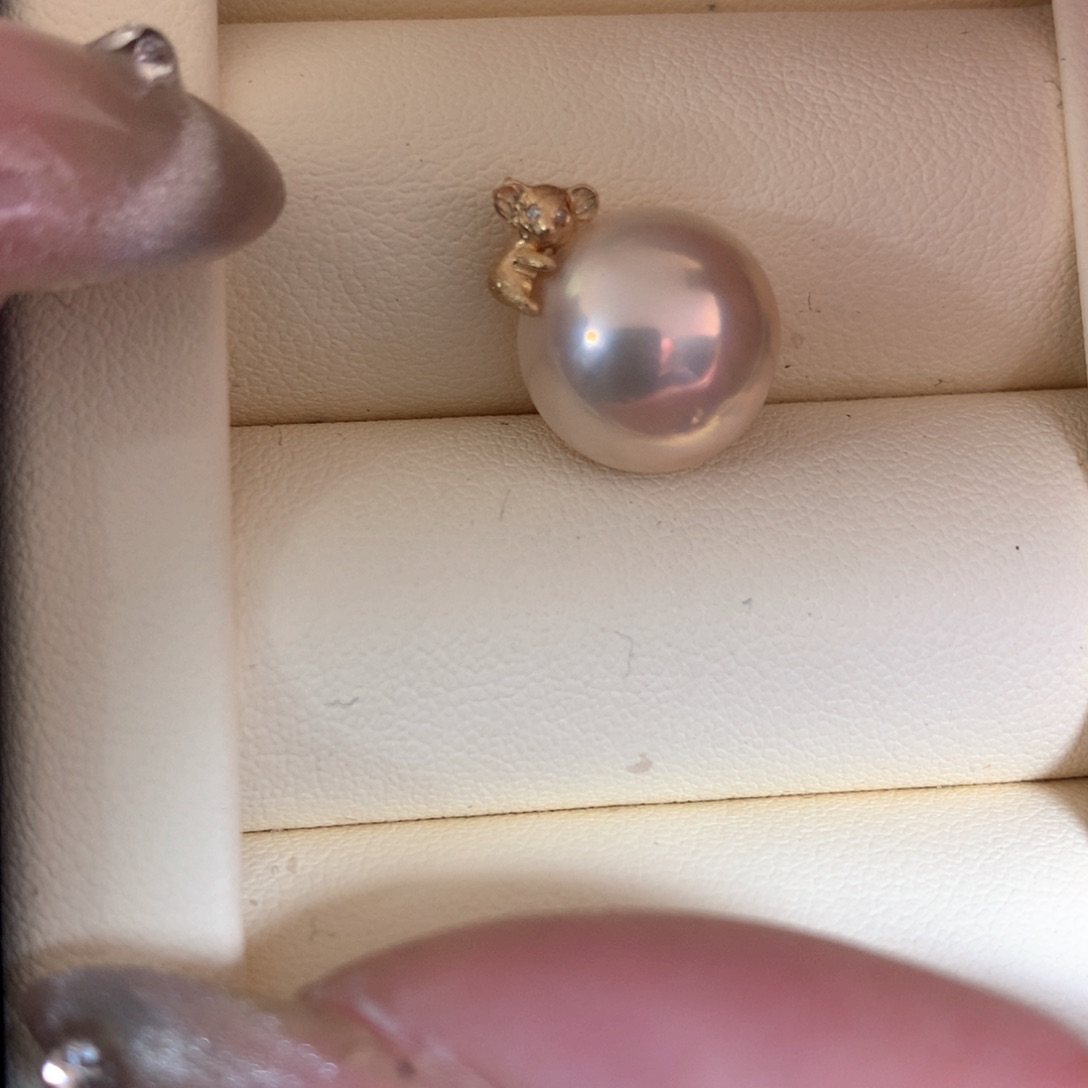 拼合珍珠（马贝珠）颈饰18K金镶嵌