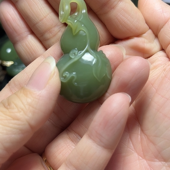 林***培岫岩老玉（透闪石质玉）未镶嵌颈饰