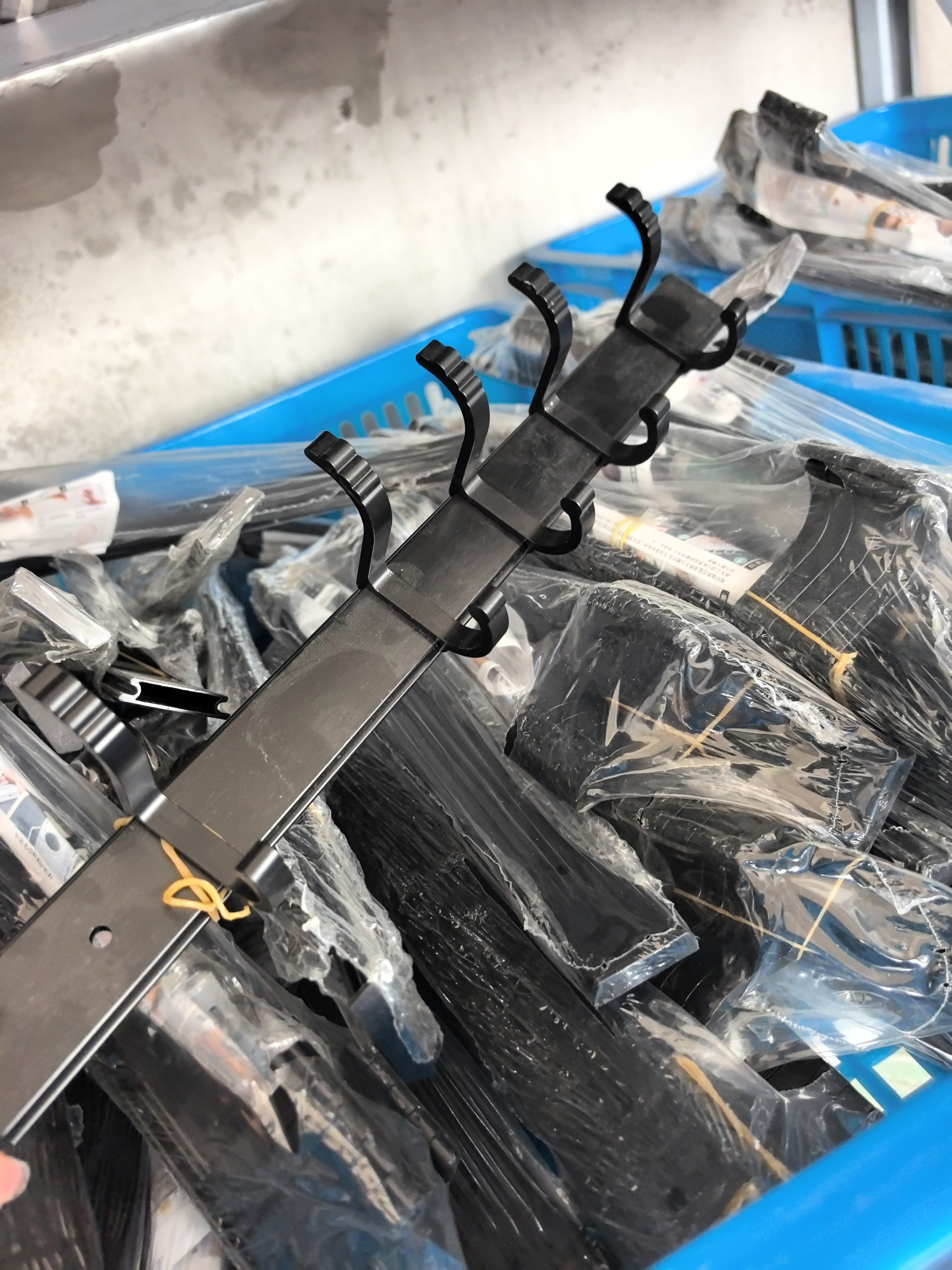 免打孔式挂钩黑色