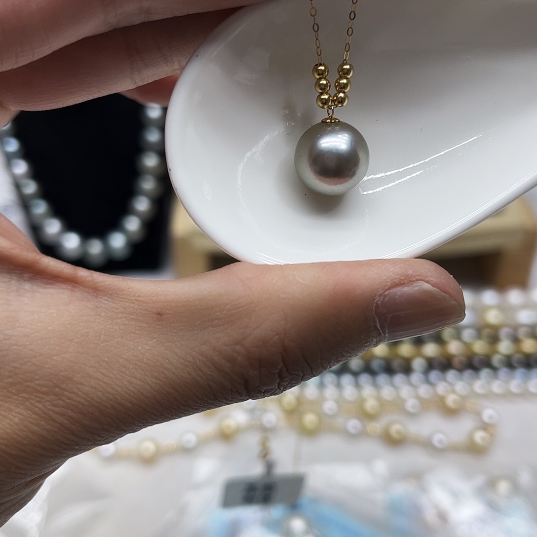 颈饰18K金镶嵌海水珍珠