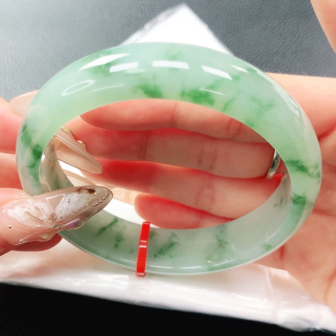 翡翠手镯未镶嵌58圈