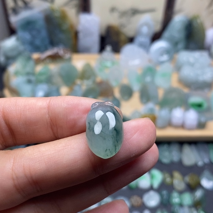 幸***家翡翠未镶嵌颈饰福瓜