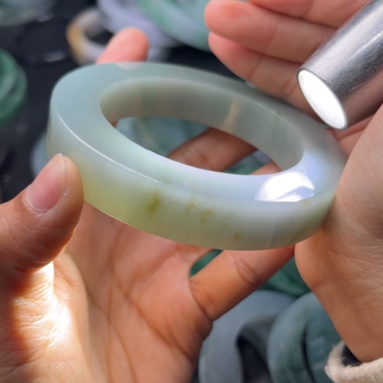 定制翡翠未镶嵌手镯