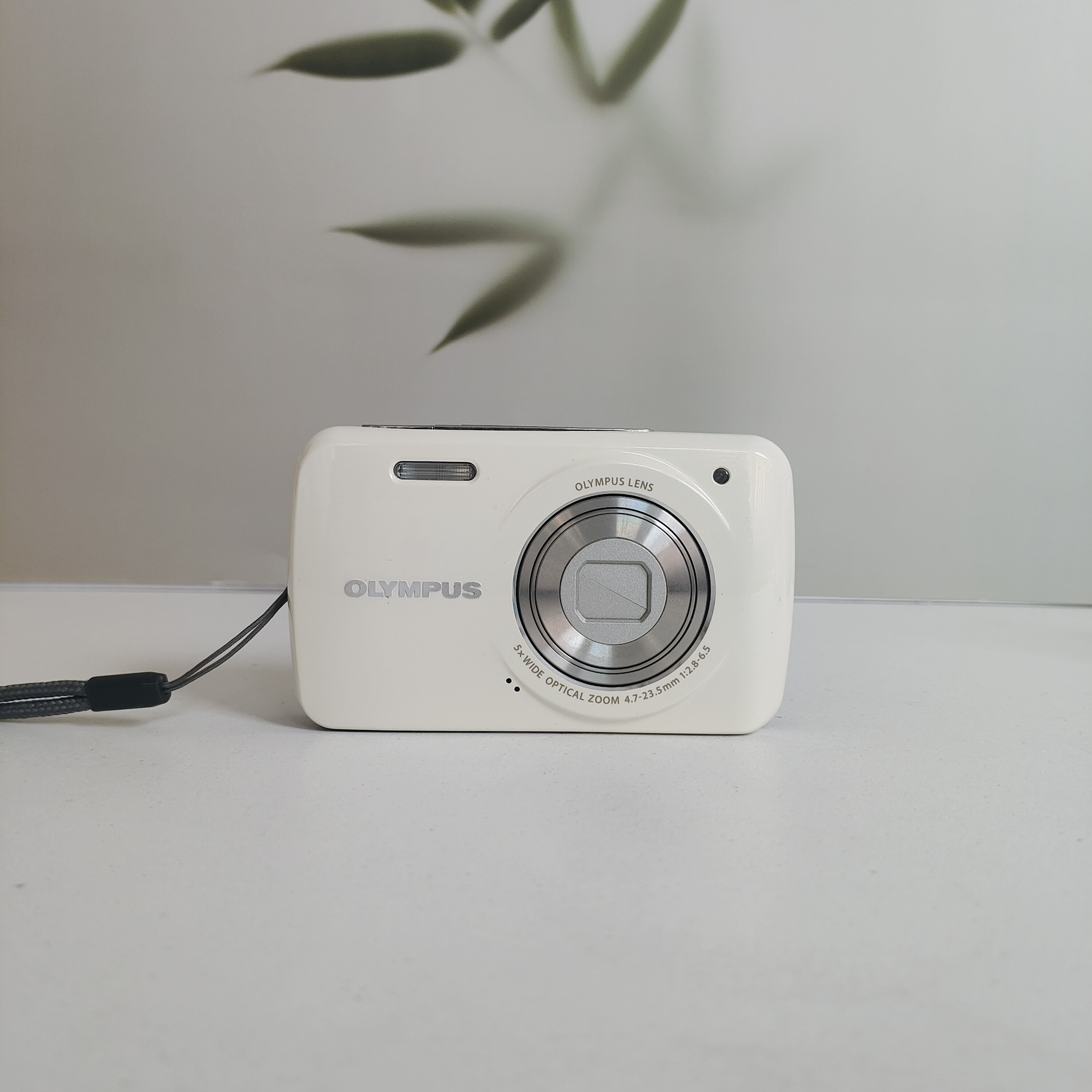 9新 Olympus/奥林巴斯 vh210 ccd相机1400万像素奶白色5倍变焦