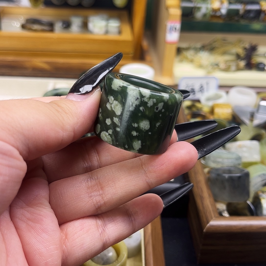 跃***宏岫玉未镶嵌戒指2个微瑕