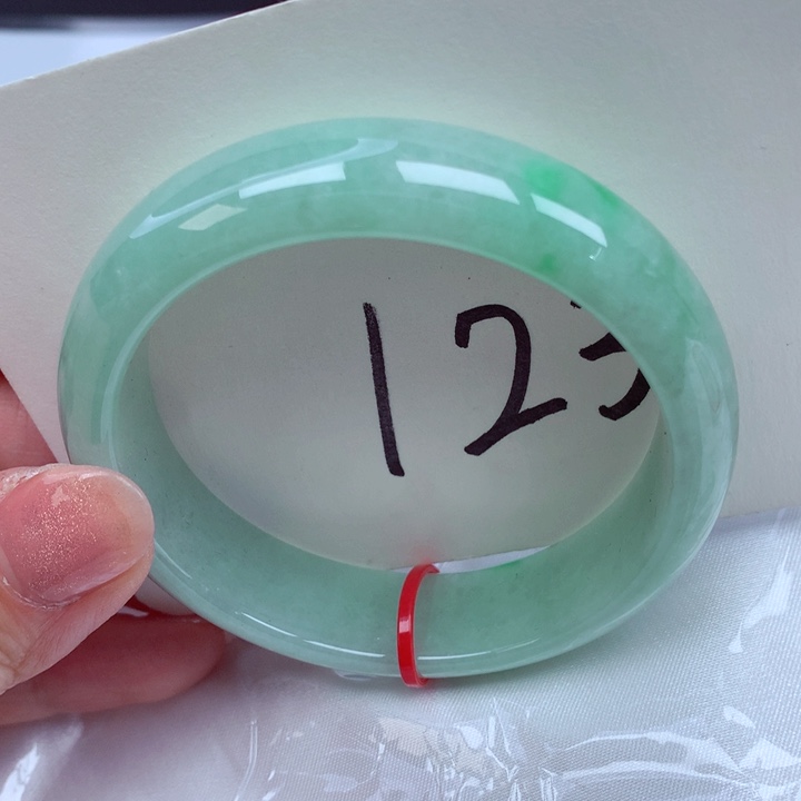 翡翠手镯未镶嵌翡翠