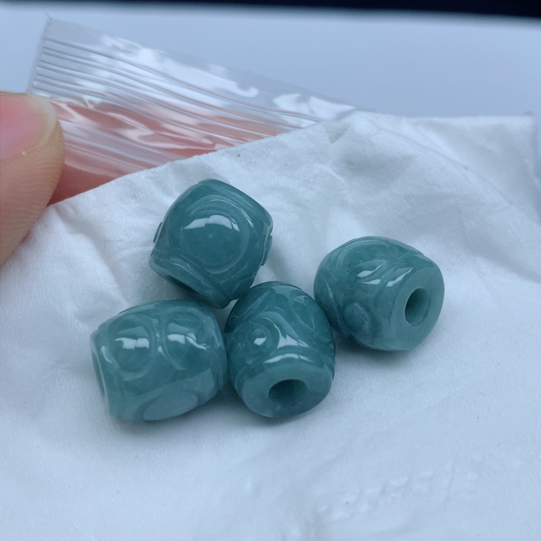 翡翠颈饰未镶嵌手串