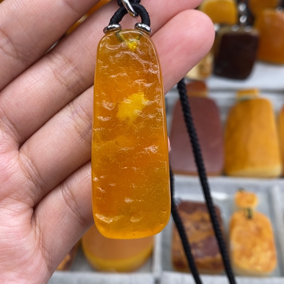 琥珀吊坠(赠链)未镶嵌