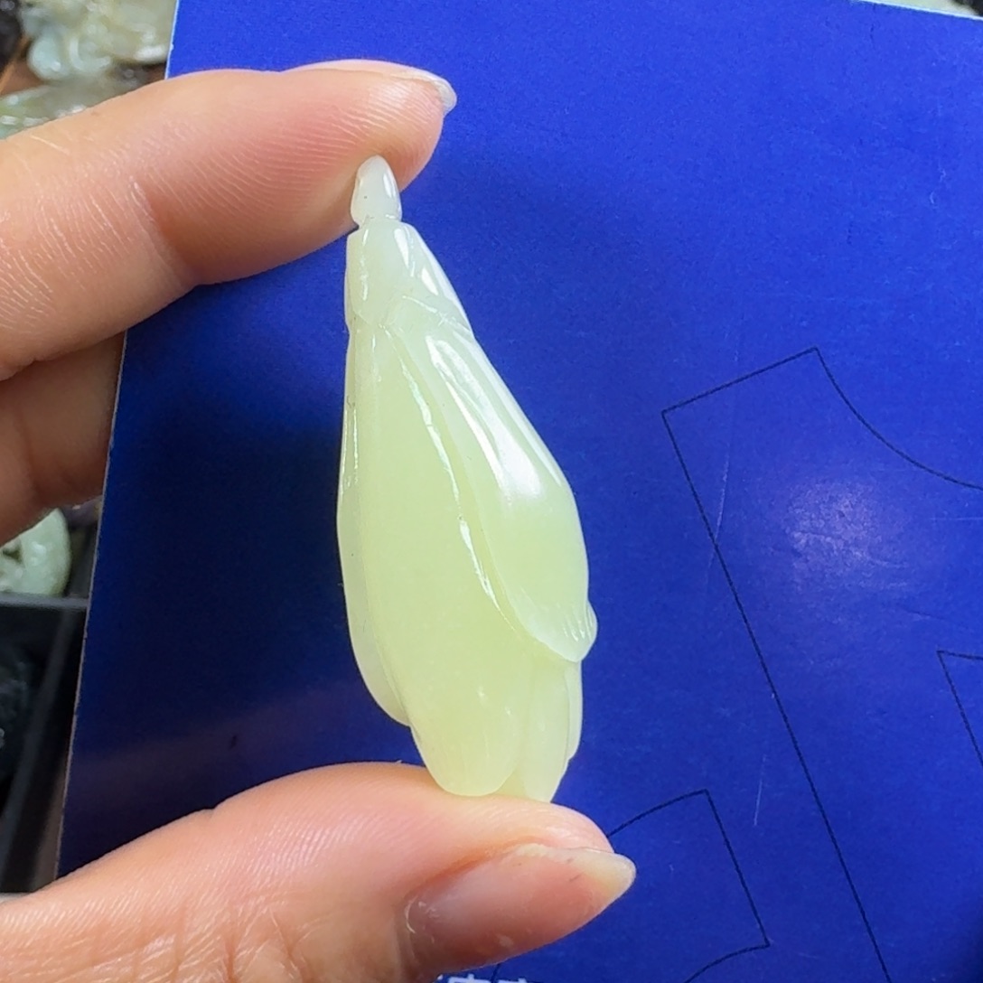 和田玉挂件未镶嵌玉兰花