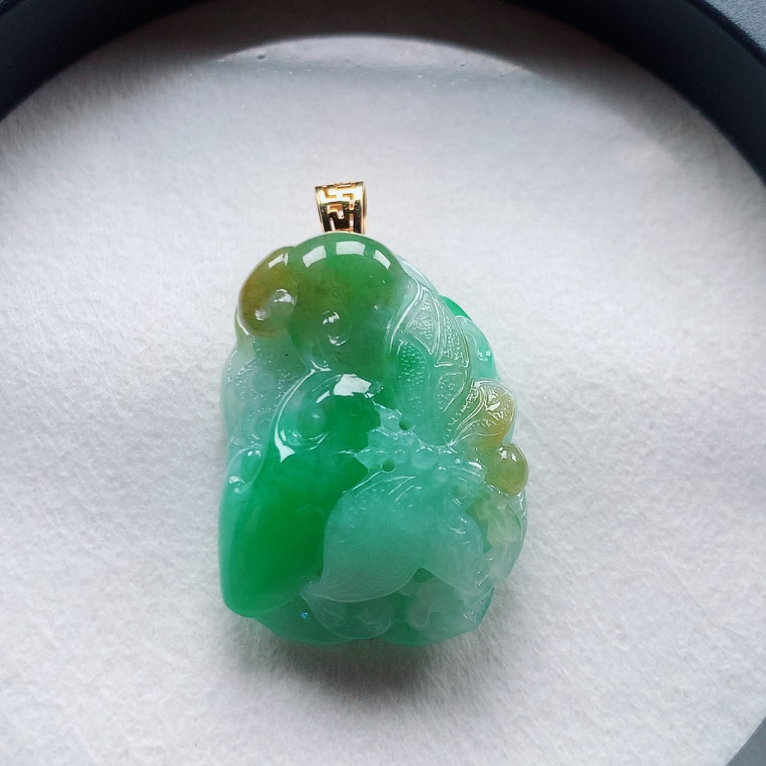 翡翠颈饰未镶嵌蝴蝶如意