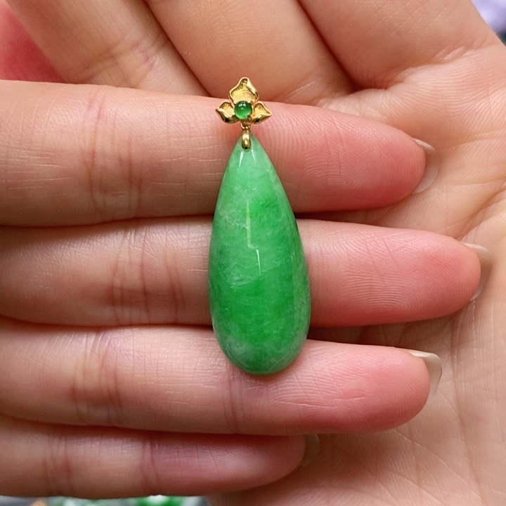 翡翠颈饰未镶嵌吊坠